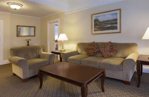 Theater District Apartment | San Francisco Union Square Comfort & Tradition