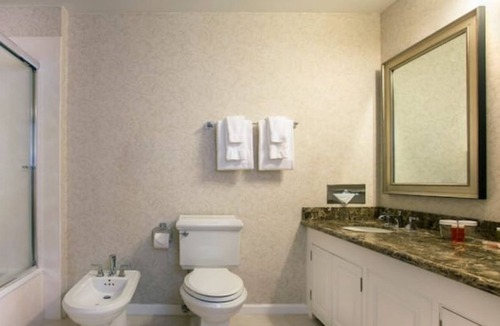 Theater District Apartment | San Francisco Union Square Comfort & Tradition