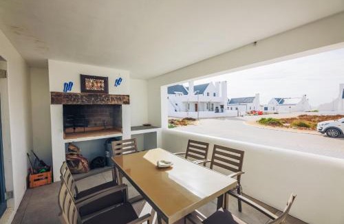 Jacobs Bay House | Sandals & Seashells
