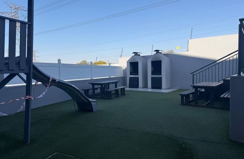 Greater Johannesburg Metropolitan Area Apartment | Sandton 2-Bed with Garden near Sandton City & Gautrain. For Business & Leisure.