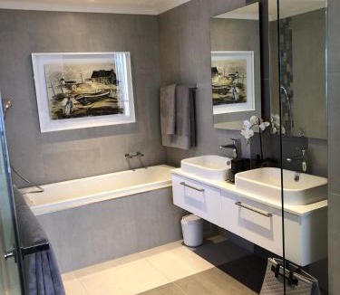 Greater Johannesburg Metropolitan Area Apartment | Sandton apartment, 2 bedroom