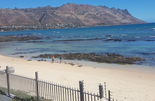 Gordons Bay Central Apartment | SANDY TOES - IMPRESSIVE SUNSETS