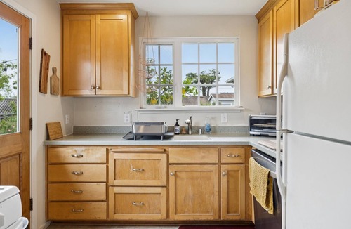 Westside Santa Cruz House | Santa Cruz Beach Bungalow | Walk to Beach | Garden