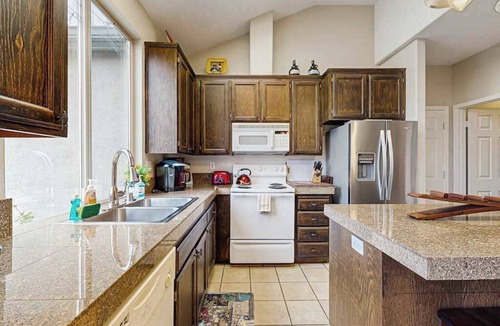 Santa Rosa House | Santa Rosa 3BR home near wineries — fenced yard, dogs welcome