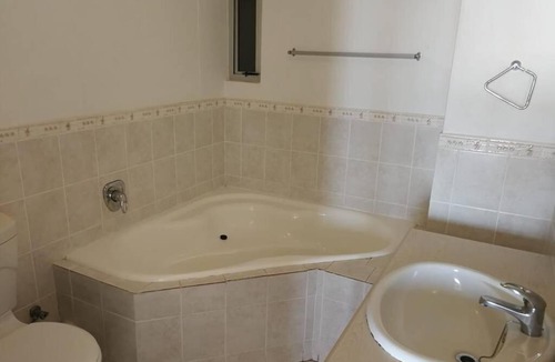 Margate Beach Apartment | Santorini 302a