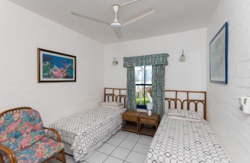 Shaka's Rock Apartment | Santorini - Akrotiri 3
