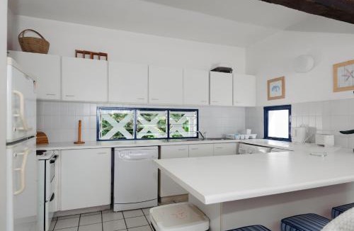 Shaka's Rock Apartment | Santorini Akrotiri 30 - Family only