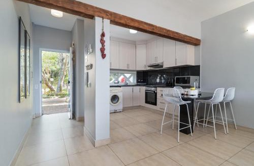 Shaka's Rock Apartment | Santorini Kallisti 7 (Family Only)