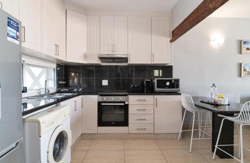 Shaka's Rock Apartment | Santorini Kallisti 7 (Family Only)