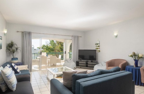 Shaka's Rock Apartment | Santorini Kamari 15 Family Only