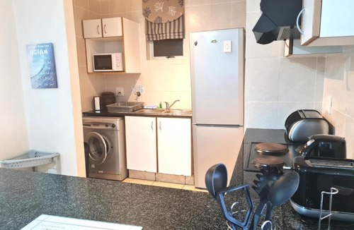 Margate Beach Apartment | Santorini N