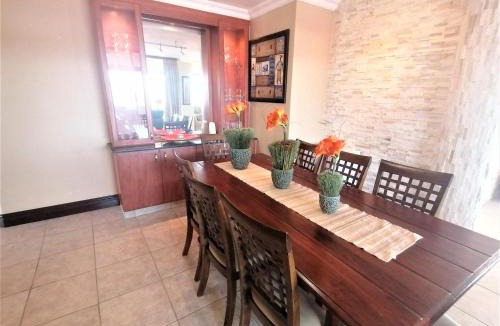 Margate Beach Apartment | Santorini Q