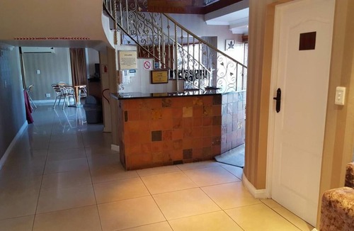 Rondebosch East Bed & Breakfast | Savoy Lodge - Budget Triple Room 4
