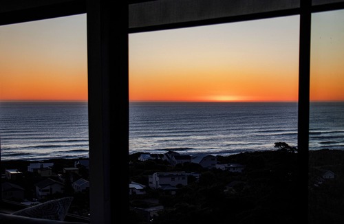 Cape Peninsula Apartment | Scarborough Loft: Your Stylish Seaside Retreatn