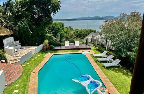 Kosmos House | ScenicViews@103