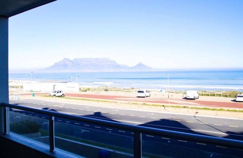 Bloubergstrand Apartment | Sea Facing One Bedroom Apartment