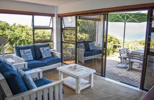 Boggoms Bay Apartment | Sea Gem with a stunning view