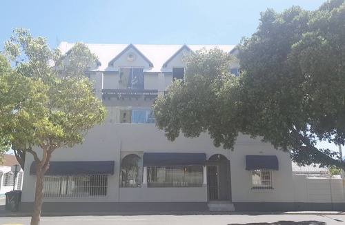Strand House | Sea Grotto Home 11 Pax