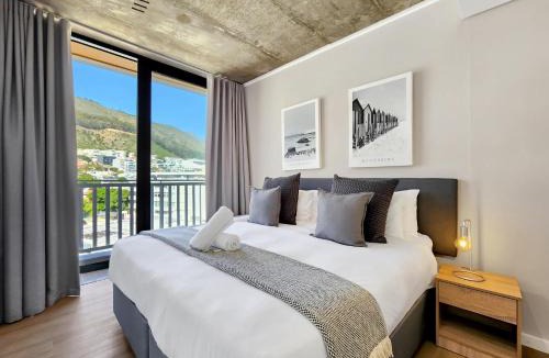 Three Anchor Bay Apartment | Sea Point Modern 2-Bed with Ocean Mountain Views
