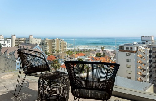 Sea Point Apartment | Sea Point Penthouse Rooftop Deck with Jacuzzi