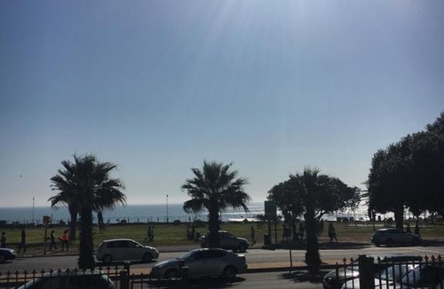 Three Anchor Bay Apartment | Sea point Promenade Self Catering Apartment ideally located to all Cape Town Attractions ! Walking distance to V&A waterfront and shops, restaurants , parks