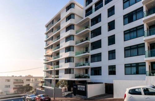 Sea Point Apartment | Sea Point Retreat with Pool and Ocean Views