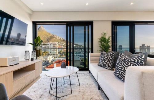 Sea Point Apartment | Sea Point Retreat with Pool and Ocean Views