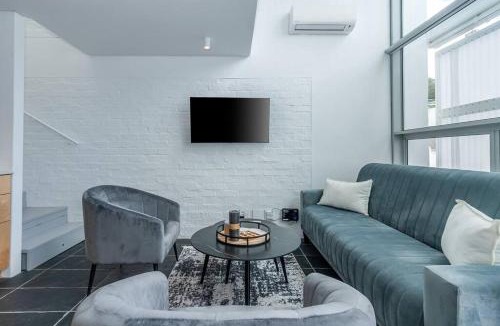 Sea Point Apartment | Sea Point Sunset Views Stylish Escape