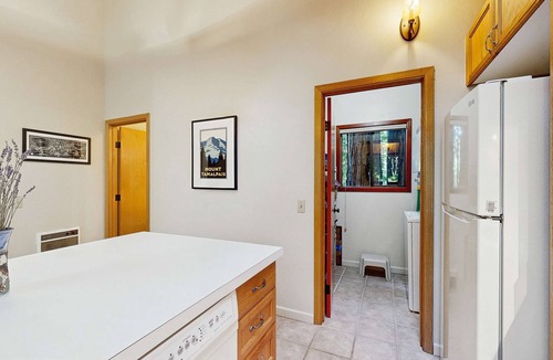 Sea Ranch House | Sea Ranch 1BR dog-friendly forest retreat among the redwoods
