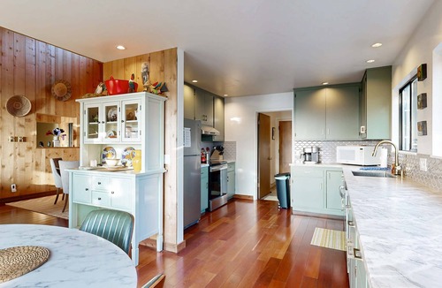 Sea Ranch House | Sea Ranch 3BR oceanfront home with hot tub & deck — dog friendly