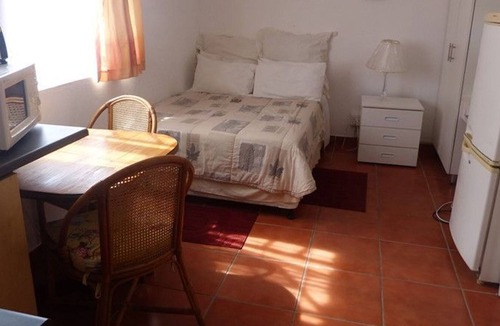 Margate Beach Apartment | Sea Spray - Private Studio Apartment with swimming pool