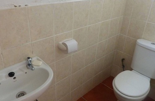 Margate Beach Apartment | Sea Spray - Private Studio Apartment with swimming pool