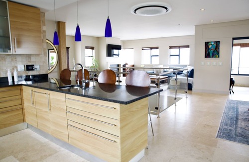 Bloubergstrand Villa | Sea, Sunshine, Sunsets, Table Mountain, No Loadshedding (Off The Grid)