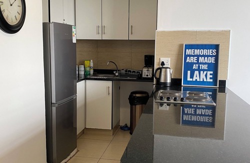 South Beach Apartment | Sea View Apartment, 3 min Walk to Ushaka Marine and 1 min Walk to the Beach