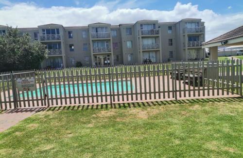 Westcliff Apartment | Sea view breakaway for 4 Hermanus Beach Club