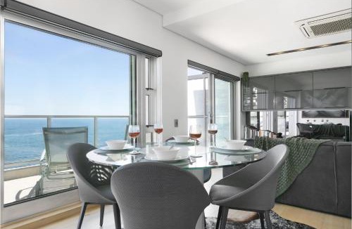 Bantry Bay Apartment | Seacliffe 502 by Host Agents