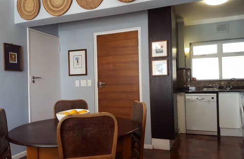 Mouille Point Apartment | Seafront one bedroom apartment on Beach Road Cape Town Westridge A