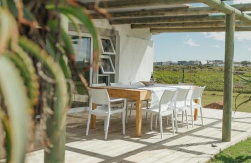 Cape Saint Francis Hotel | Seal Point Lighthouse