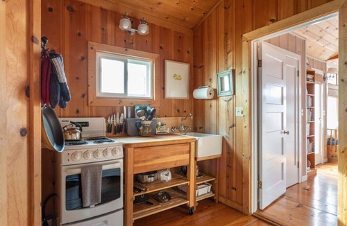 Marshall House | Seamist Studio | Cozy Coastal Getaway w/Bay Views
