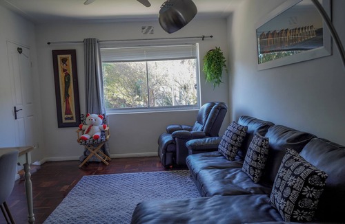 Three Anchor Bay Apartment | SEAPOINT renovated 3 bedroom Condo with high speed WiFi, AC, secure free parking