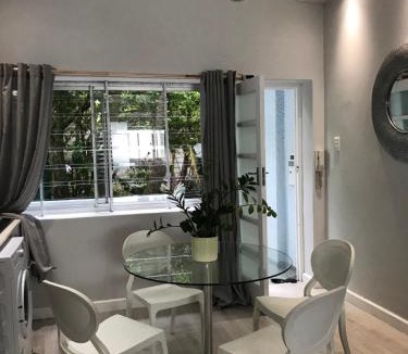 Three Anchor Bay Apartment | Seapoint Studio close to beach
