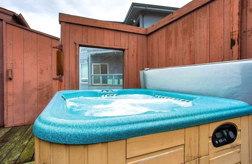 Dillon Beach Cabin | Seaside Cabin Rental with Hot Tub Perfect for Glamping in Northern California