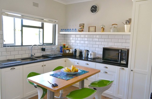 Voelklip House | Seaside family holiday home with exquisite mountain view (disabled-friendly)