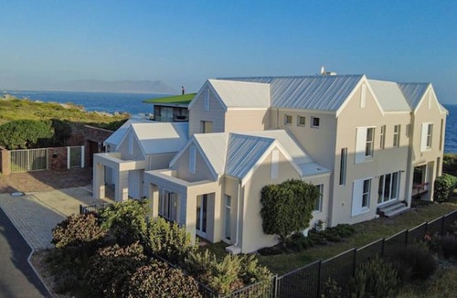 Kleinmond Villa | Seaside Holiday Villa in Kleinmond