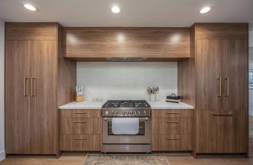 Half Moon Bay House | Seaside Home: Modern Retreat with Breathtaking Views and Beachside Charm