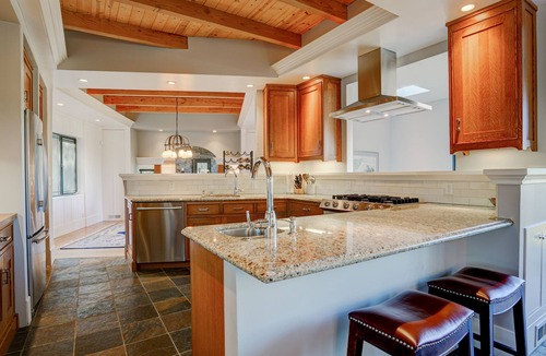 Freestone House | Sebastopol Luxury Home With Views, Pool & Hot tub