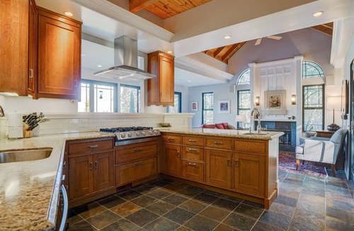 Freestone House | Sebastopol Luxury Home With Views, Pool & Hot tub