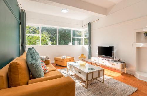 Rondebosch Apartment | Secure and Modern 2Bed Apartment in Cape Towns Charming Rondebosch