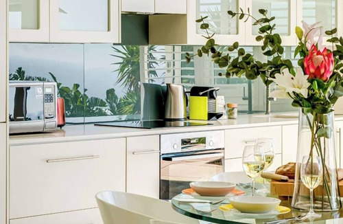 Camps Bay Apartment | Secure Holiday Apartment w Private Pool Calico