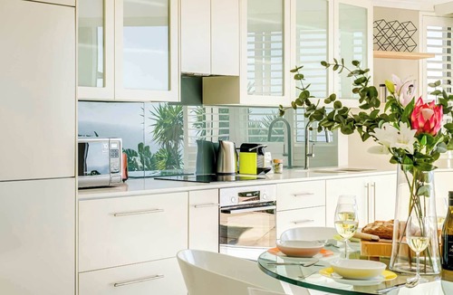 Camps Bay Apartment | Secure Holiday Apartment w Private Pool Calico